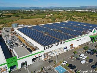 Une centrale photovoltaïque sur le toit dun Leroy Merlin